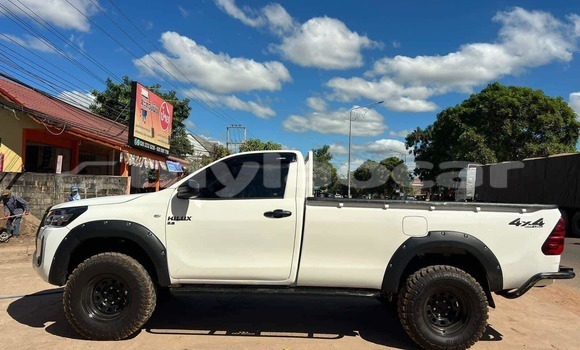 Buy Used Toyota Hilux White Car in Champasak in Champasak Province Buy Used Toyota Hilux White Car in Champasak in Champasak Province
