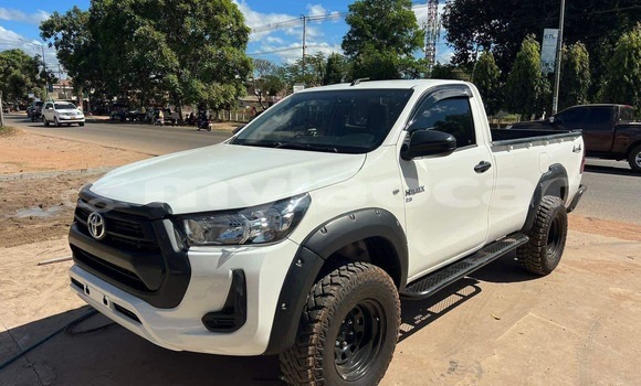 Buy Used Toyota Hilux White Car in Champasak in Champasak Province Buy Used Toyota Hilux White Car in Champasak in Champasak Province
