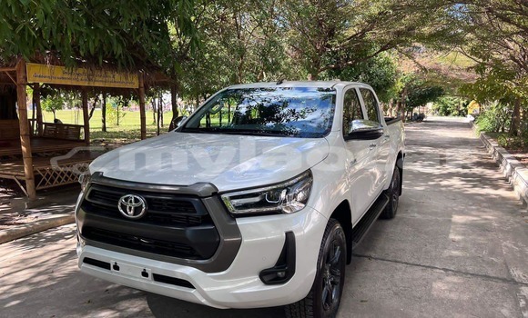 Buy Used Toyota Hilux White Car in Vientiane in Vientiane Province Buy Used Toyota Hilux White Car in Vientiane in Vientiane Province