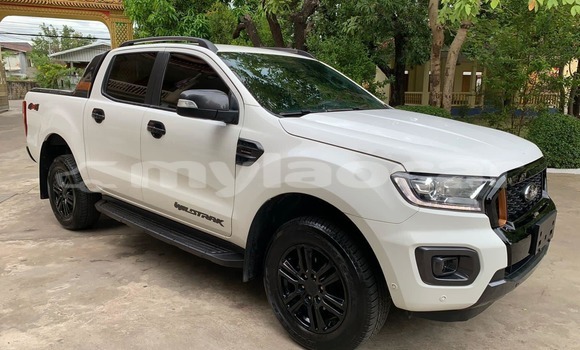 Buy Used Toyota Hilux White Car in Vientiane in Vientiane Province Buy Used Toyota Hilux White Car in Vientiane in Vientiane Province