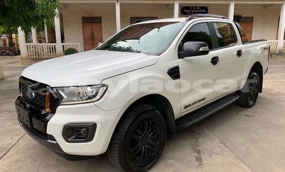Buy Used Toyota Hilux White Car in Vientiane in Vientiane Province Buy Used Toyota Hilux White Car in Vientiane in Vientiane Province