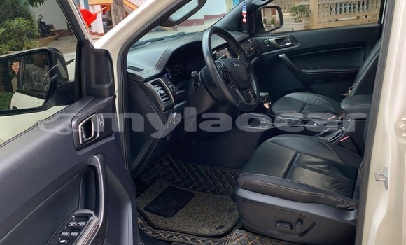 Buy Used Toyota Hilux White Car in Vientiane in Vientiane Province Buy Used Toyota Hilux White Car in Vientiane in Vientiane Province