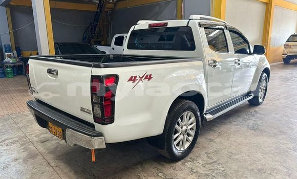 Buy Used Acura CSX White Car in Ban Nahin in Oudômxai Province Buy Used Acura CSX White Car in Ban Nahin in Oudômxai Province