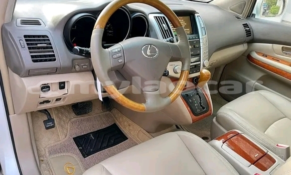 Buy Used Lexus HS White Car in Muang Khong in Champasak Province Buy Used Lexus HS White Car in Muang Khong in Champasak Province