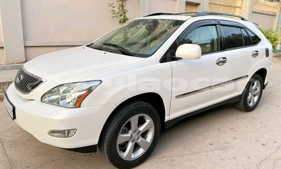 Buy Used Lexus HS White Car in Muang Khong in Champasak Province Buy Used Lexus HS White Car in Muang Khong in Champasak Province