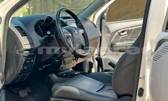 Buy Used BMW 6-Series White Car in Vientiane in Vientiane Province Buy Used BMW 6-Series White Car in Vientiane in Vientiane Province