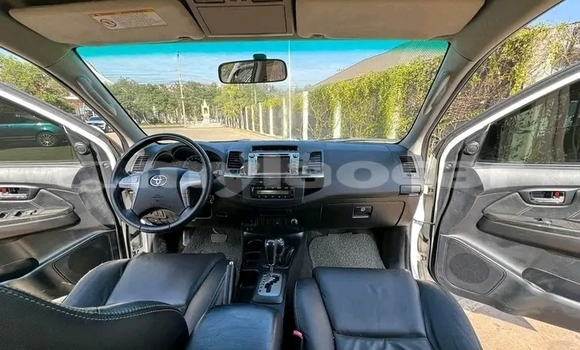 Buy Used BMW 6-Series White Car in Vientiane in Vientiane Province Buy Used BMW 6-Series White Car in Vientiane in Vientiane Province