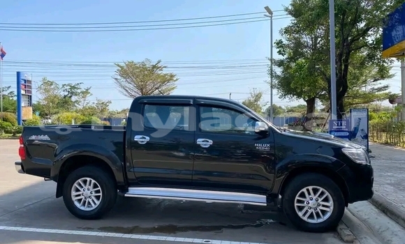 Buy Used Toyota Tacoma Black Car in Import - Dubai in Attapeu Province