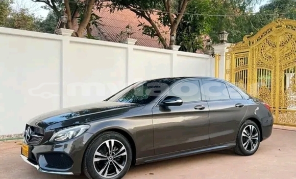 Acheter Occasion Voiture Mercedes-Benz CLK-klasse AMG Noir à Phonsavan, Xiangkhouang Province Acheter Occasion Voiture Mercedes-Benz CLK-klasse AMG Noir à Phonsavan, Xiangkhouang Province