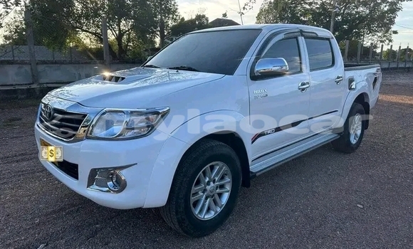Buy Used Toyota Hilux White Car in Sainyabuli in Xaignabouli Province Buy Used Toyota Hilux White Car in Sainyabuli in Xaignabouli Province