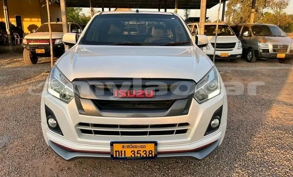 Buy Used Isuzu Bighorn White Car in Xam Nua in Houaphan Province Buy Used Isuzu Bighorn White Car in Xam Nua in Houaphan Province