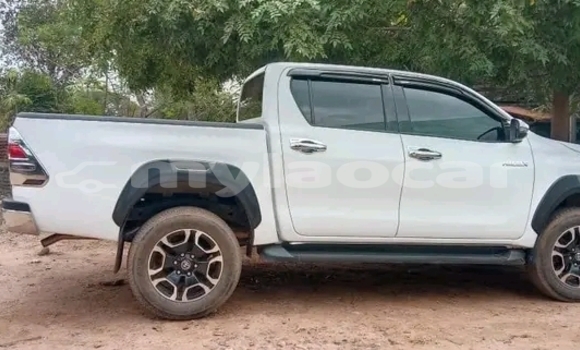 Buy Used Toyota Axio Silver Car in Saravan in Salavan Province Buy Used Toyota Axio Silver Car in Saravan in Salavan Province