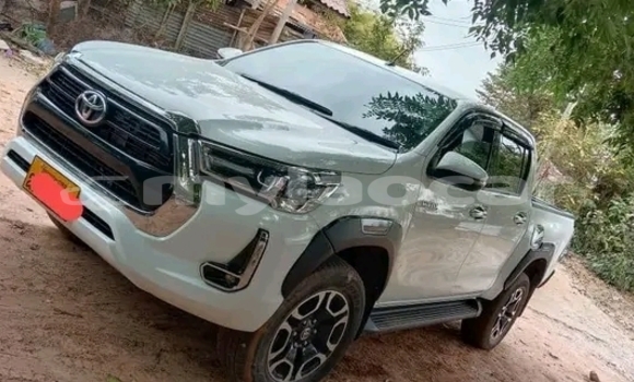 Buy Used Toyota Axio Silver Car in Saravan in Salavan Province Buy Used Toyota Axio Silver Car in Saravan in Salavan Province