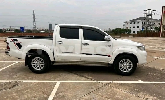 Buy Used Honda Ballade White Car in Luang Prabang in Louangphabang Province