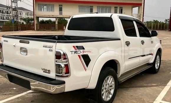 Buy Used Jeep Patriot White Car in Luang Prabang in Louangphabang Province