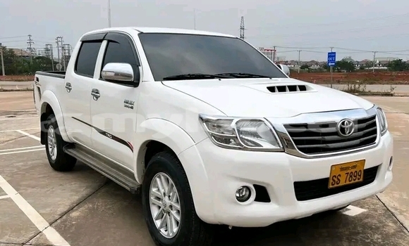 Buy Used Jeep Patriot White Car in Luang Prabang in Louangphabang Province Buy Used Jeep Patriot White Car in Luang Prabang in Louangphabang Province