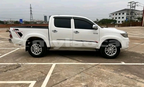 Buy Used Jeep Patriot White Car in Luang Prabang in Louangphabang Province Buy Used Jeep Patriot White Car in Luang Prabang in Louangphabang Province