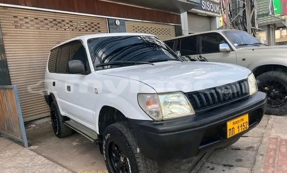 Buy Used Toyota Prado White Car in Luang Prabang in Louangphabang Province Buy Used Toyota Prado White Car in Luang Prabang in Louangphabang Province