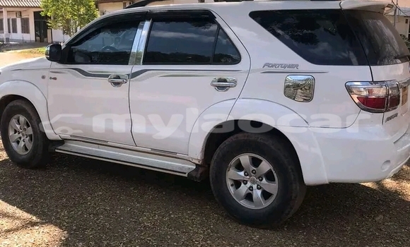 Buy Used Chery CrossEastar (B14) White Car in Luang Prabang in Louangphabang Province Buy Used Chery CrossEastar (B14) White Car in Luang Prabang in Louangphabang Province