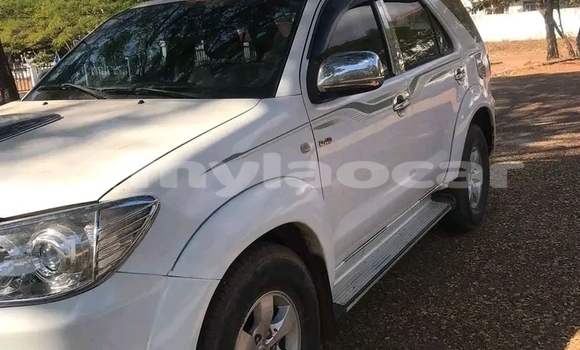 Buy Used Chery CrossEastar (B14) White Car in Luang Prabang in Louangphabang Province Buy Used Chery CrossEastar (B14) White Car in Luang Prabang in Louangphabang Province