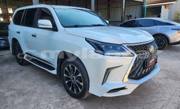 Acheter Occasion Voiture Lexus LX Blanc à Phongsaly, Phôngsali Province Acheter Occasion Voiture Lexus LX Blanc à Phongsaly, Phôngsali Province