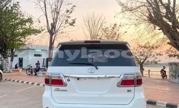 Buy Used Toyota Fortuner White Car in Import - Dubai in Attapeu Province Buy Used Toyota Fortuner White Car in Import - Dubai in Attapeu Province