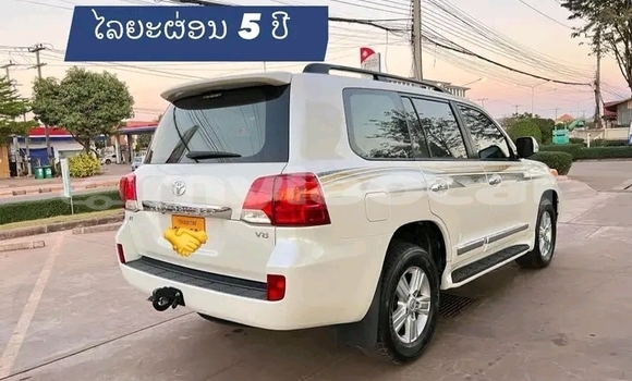 ຊື້ ໃຊ້ແລ້ວ Toyota Camry White ລົດ ໃນ Savannakhet ໃນ Savannakhét Province