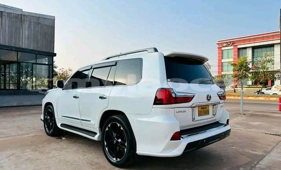 Buy Used Lexus RX 330 White Car in Thakhek in Khammouan Province