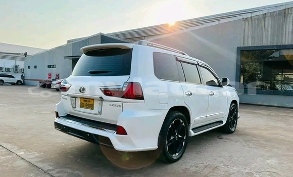 Buy Used Lexus RX 330 White Car in Thakhek in Khammouan Province Buy Used Lexus RX 330 White Car in Thakhek in Khammouan Province