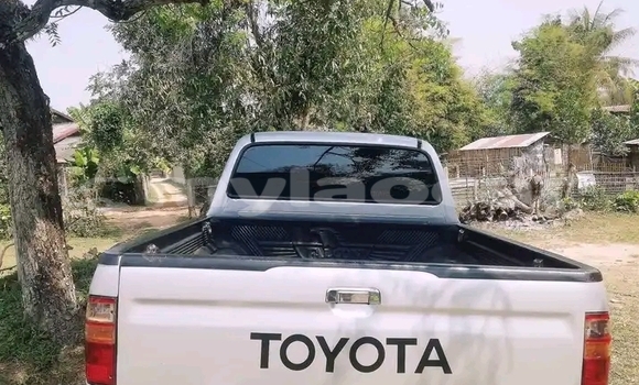 Buy Used Toyota Hilux White Car in Phonsavan in Xiangkhouang Province