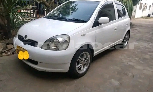 Acheter Occasion Voiture Toyota Vitz Blanc à Vientiane, Vientiane Province