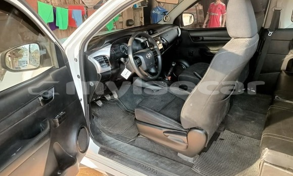 Buy Used Toyota Hilux White Car in Champasak in Champasak Province Buy Used Toyota Hilux White Car in Champasak in Champasak Province