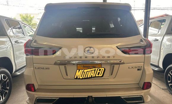 Acheter Occasion Voiture Lexus LX 570 Blanc à Champasak, Champasak Province Acheter Occasion Voiture Lexus LX 570 Blanc à Champasak, Champasak Province