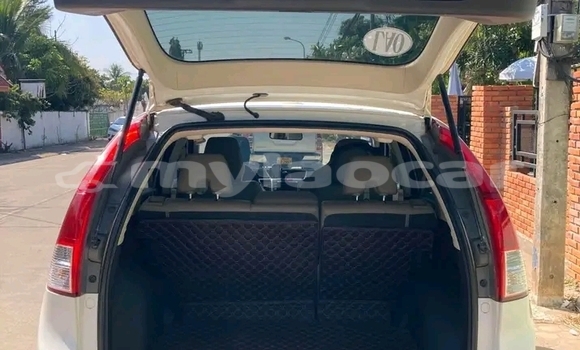 Buy Used Honda CR–V White Car in Luang Namtha in Luang Namtha Province