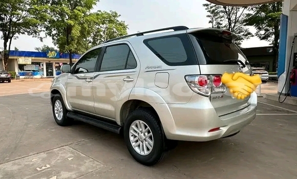 Buy Used Jeep Commander Other Car in Luang Prabang in Louangphabang Province Buy Used Jeep Commander Other Car in Luang Prabang in Louangphabang Province