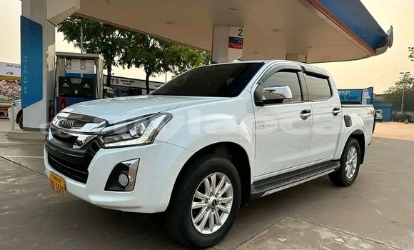 Buy Used Ford Explorer White Car in Vientiane in Vientiane Province Buy Used Ford Explorer White Car in Vientiane in Vientiane Province