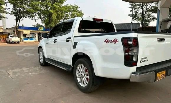 Buy Used Ford Explorer White Car in Vientiane in Vientiane Province Buy Used Ford Explorer White Car in Vientiane in Vientiane Province
