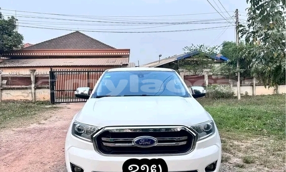 Acheter Occasion Voiture Toyota RAV4 Blanc à Luang Namtha, Luang Namtha Province Acheter Occasion Voiture Toyota RAV4 Blanc à Luang Namtha, Luang Namtha Province