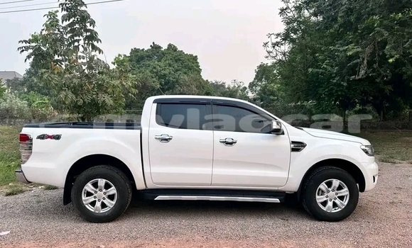 Acheter Occasion Voiture Toyota RAV4 Blanc à Luang Namtha, Luang Namtha Province Acheter Occasion Voiture Toyota RAV4 Blanc à Luang Namtha, Luang Namtha Province