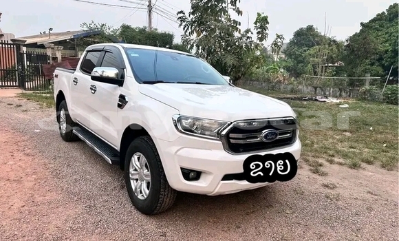 Acheter Occasion Voiture Toyota RAV4 Blanc à Luang Namtha, Luang Namtha Province Acheter Occasion Voiture Toyota RAV4 Blanc à Luang Namtha, Luang Namtha Province