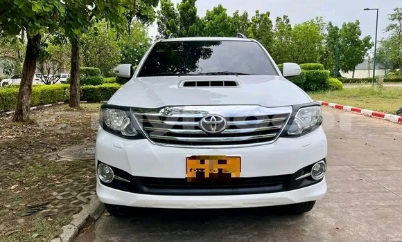 ຊື້ ໃຊ້ແລ້ວ Toyota Fortuner White ລົດ ໃນ Vientiane ໃນ Vientiane Province ຊື້ ໃຊ້ແລ້ວ Toyota Fortuner White ລົດ ໃນ Vientiane ໃນ Vientiane Province