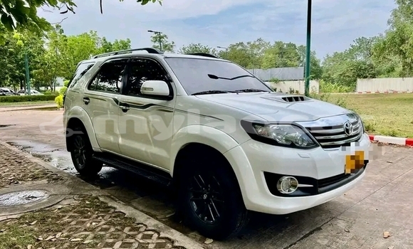 ຊື້ ໃຊ້ແລ້ວ Toyota Fortuner White ລົດ ໃນ Vientiane ໃນ Vientiane Province ຊື້ ໃຊ້ແລ້ວ Toyota Fortuner White ລົດ ໃນ Vientiane ໃນ Vientiane Province