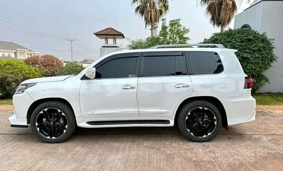 Buy Used Lexus GS F White Car in Vientiane in Vientiane Province Buy Used Lexus GS F White Car in Vientiane in Vientiane Province