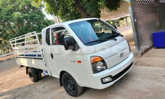 Buy Used Cadillac CTS White Car in Vientiane in Vientiane Province Buy Used Cadillac CTS White Car in Vientiane in Vientiane Province