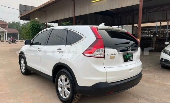 Buy Used Honda CR–V White Car in Vientiane in Vientiane Province Buy Used Honda CR–V White Car in Vientiane in Vientiane Province