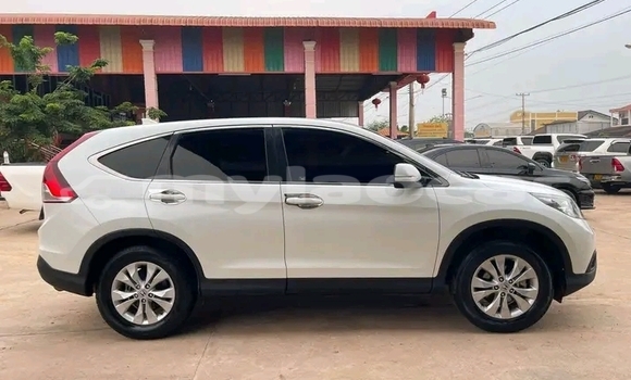 Buy Used Honda CR–V White Car in Vientiane in Vientiane Province Buy Used Honda CR–V White Car in Vientiane in Vientiane Province