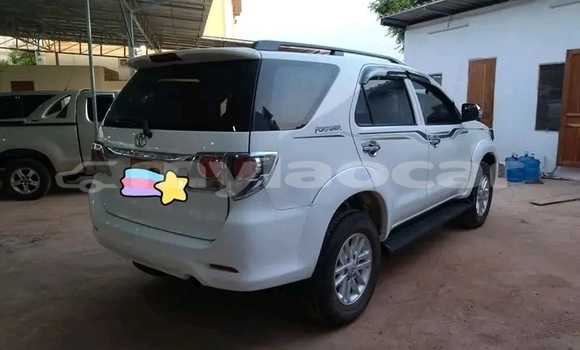 Buy Used GAC Trumpchi GS8 White Car in Vientiane in Vientiane Province Buy Used GAC Trumpchi GS8 White Car in Vientiane in Vientiane Province