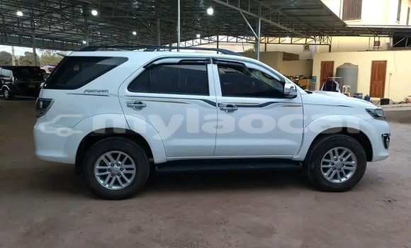 Buy Used GAC Trumpchi GS8 White Car in Vientiane in Vientiane Province Buy Used GAC Trumpchi GS8 White Car in Vientiane in Vientiane Province