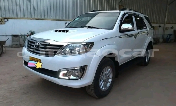 Buy Used GAC Trumpchi GS8 White Car in Vientiane in Vientiane Province Buy Used GAC Trumpchi GS8 White Car in Vientiane in Vientiane Province