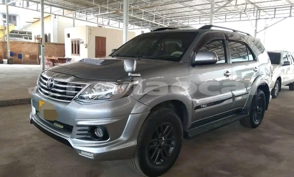 Buy Used Toyota Fortuner Black Car in Vientiane in Vientiane Province Buy Used Toyota Fortuner Black Car in Vientiane in Vientiane Province